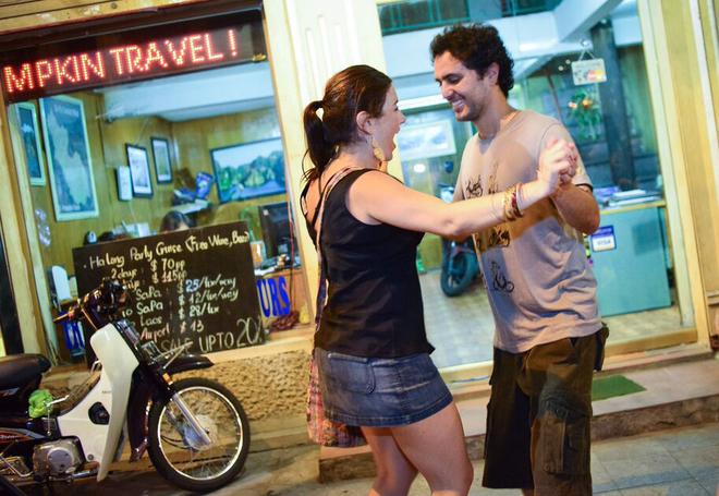 Foreign tourists enjoy face painting service in Hanoi, Hanoi old quarter, Ma May Street, walking street pedestrian streets