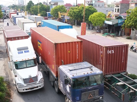 Traffic jam reported on Ha Noi-Hai Phong highway, Efforts to protect rights of migrant workers, Compensation urged for houses damaged in highway expansion, Nearly 11,500 smuggling cases discovered nationwide