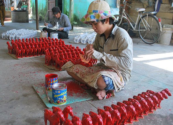 Quang Nam, clay horses, worshiping