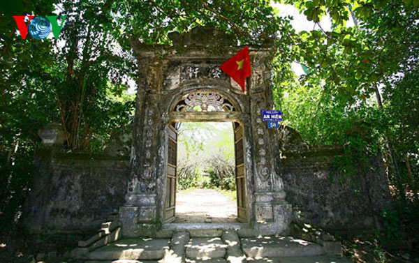 Hue garden houses, Perfume River, ruong houses, calm atmosphere