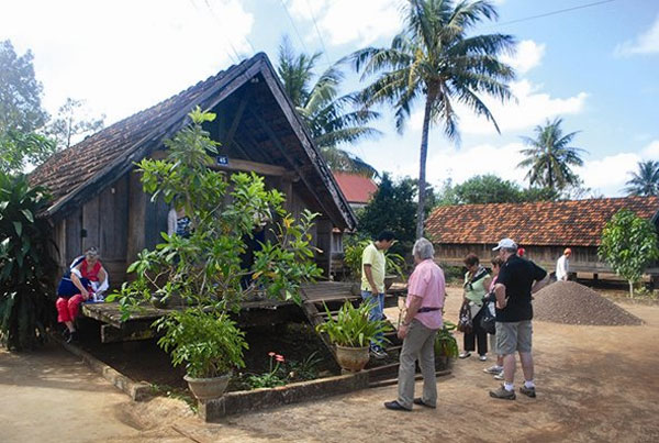 Buon Ma Thuot City, Ako Dhong Village, Ede people, traditional house