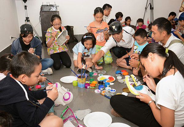 Vietnamese goods, Mid-Autumn festival, traditional toys, multi-coloured lanterns