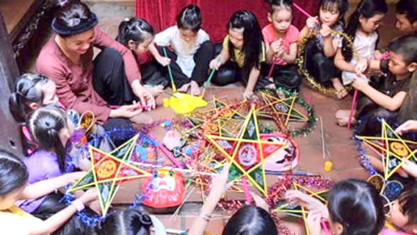 Vietnamese goods, Mid-Autumn festival, traditional toys, multi-coloured lanterns