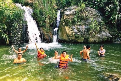 Discover beautiful waterfalls in Hoa Binh