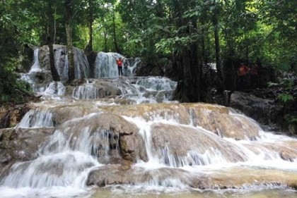 Discover beautiful waterfalls in Hoa Binh