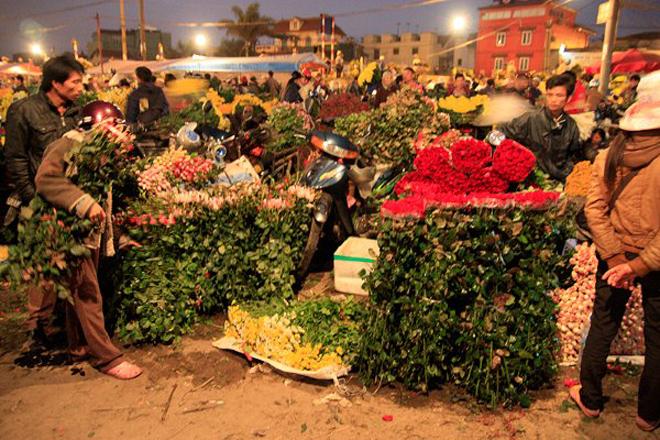 Quang Ba night flower market, hanoi night life, hanoi travel, hanoi tourism, hanoi culture