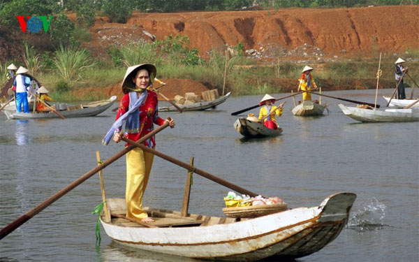 Tái hiện chợ nổi miền Tây tại Đồng Mô, Hà Nôi