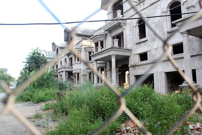 Hundreds Of Villas Abandoned For Nearly Years In Saigon