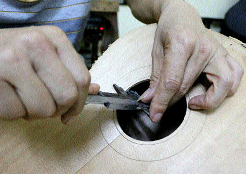 Quality handmade guitars, famous handmade-guitar brand, imported guitars, talented craftsmen, Vietnam economy, Vietnamnet bridge, English news about Vietnam, Vietnam news, news about Vietnam, English news, Vietnamnet news, latest news on Vietnam, Vietnam