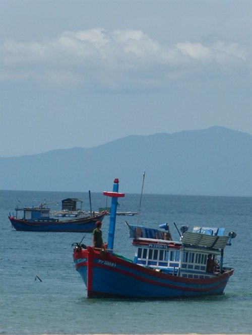 Banks pledge VND4 trillion for fishing boat building program, 3GF to discuss energy, urban development, natural resources, Ho Chi Minh City toughens on corruption, wastefulness, System of handling complaints reviewed