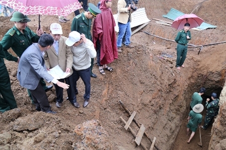 Nghe An Police arrest marijuana smuggler, Quang Ninh to ban limestone transport, Police asked to probe traffic accident, Party chief makes fact-finding tour of Long An province, Customers suffer from many fuel taxes and fees