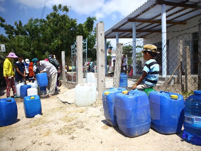 Mekong Delta: draft plans on water supply released, Hanoi adds leaders of municipal People’s Council and Committee, Canadian girl raises her voice for charity, Happiness in the air across Vietnam