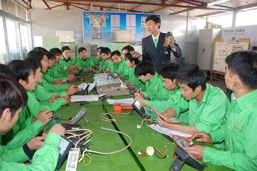 Fire destroys forest in Nghệ An, Hanoi: Over $12,500 raised for Truong Sa fund, Labour inspection campaign in construction sector launched, Three men arrested for trafficking girls, HCMC to build water reservoirs in suburban districts