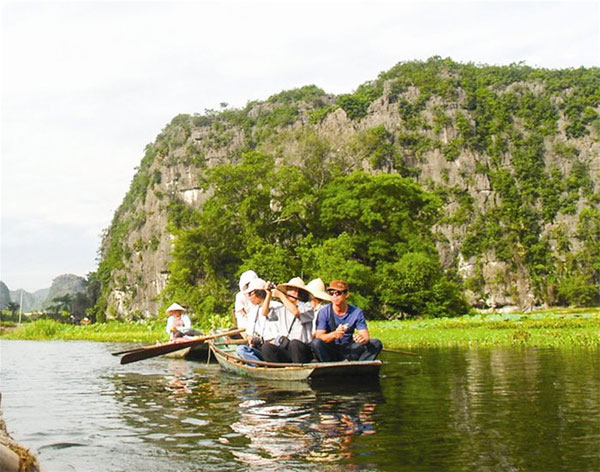 Tam Coc, simple wooden boats, Halong Bay on land, Vietnam economy, Vietnamnet bridge, English news about Vietnam, Vietnam news, news about Vietnam, English news, Vietnamnet news, latest news on Vietnam, Vietnam