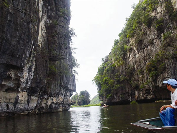 Tam Coc, simple wooden boats, Halong Bay on land, Vietnam economy, Vietnamnet bridge, English news about Vietnam, Vietnam news, news about Vietnam, English news, Vietnamnet news, latest news on Vietnam, Vietnam