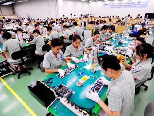 Stock exchange for start-ups in Viet Nam not feasible, Samsung suppliers triple, SME law to yield $19 billion in taxes: experts, Gold traders fined over trademarks, VinaCapital funds sell DHG shares