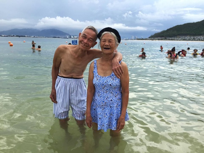 Photos Of Vietnams 87 Year Old Woman In Swimsuit Attract Millions Of Viewers 
