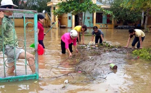 Ministry warns of disease outbreak in floods aftermath, HCM City releases centurial literary project, Tons of clams wash up on beach in Ha Tinh Province, WB specialist believes in first BRT route’s effects in Hanoi