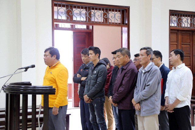 Court hears appeal on smuggling of 7,700 tonnes of oil, PM visits flood affected residents, Four hi-tech centres built in Hanoi to meet patient demand, Ho Chi Minh City mulls downtown road toll