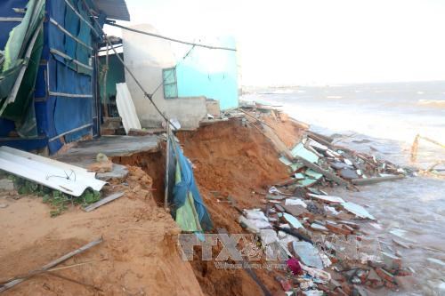 Hanoi set to take on poverty, Sea encroachment collapses houses in Binh Thuan, Lao Bao border crossing welcomes first e-visa recipients, Hanoi strives to better school healthcare, VNĐ3.7 billion raised for the disadvantaged