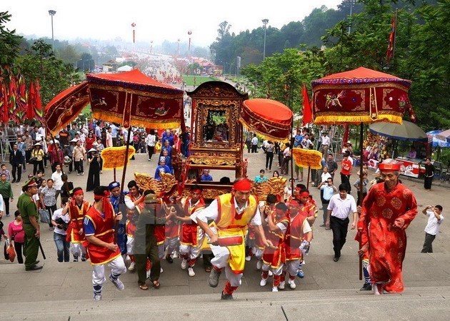 Palanquin procession to honour Hung Kings. Image: Vietnam Net Bridge