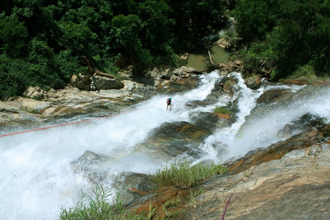 The highest waterfall in Vietnam’s Central Highlands, travel news, Vietnam guide, Vietnam airlines, Vietnam tour, tour Vietnam, Hanoi, ho chi minh city, Saigon, travelling to Vietnam, Vietnam travelling, Vietnam travel, vn news