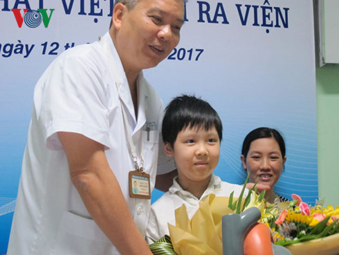 Youngest Vietnamese heart transplant patient goes home, Vietnamese lass wins national letter writing contest, APEC moves to boost sustainable urbanisation amid globalisation, Khau Pha paragliding festival kicks off in Yen Bai