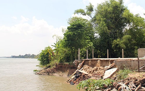 Mekong Delta, riverbank erosion, erosion-prone areas, Vietnam economy, Vietnamnet bridge, English news about Vietnam, Vietnam news, news about Vietnam, English news, Vietnamnet news, latest news on Vietnam, Vietnam