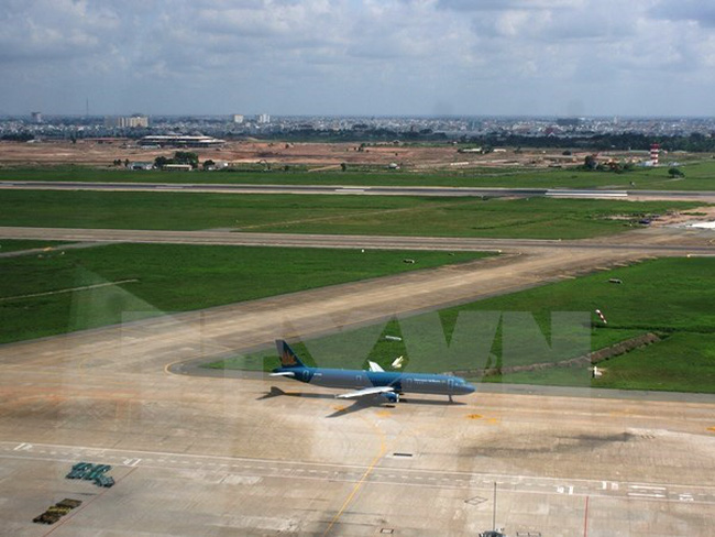 Phan Thiet Airport to lengthen runway, Tien Giang collects toll fees on new bypass, Japanese tourists plant mangroves in Can Gio, Vietnam responds to World Breastfeeding Week 2017