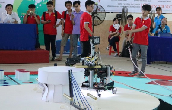 Open high school robotics competition in Da Nang , Vietnam education, Vietnam higher education, Vietnam vocational training, Vietnam students, Vietnam children, Vietnam education reform, vietnamnet bridge, english news, Vietnam news, news Vietnam, vietnam