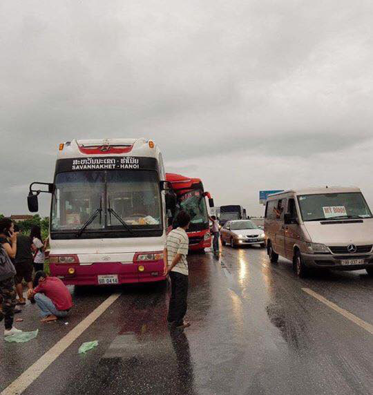 Over ten injured after two buses collided in Hanoi, social news, vietnamnet bridge, english news, Vietnam news, news Vietnam, vietnamnet news, Vietnam net news, Vietnam latest news, vn news, Vietnam breaking news