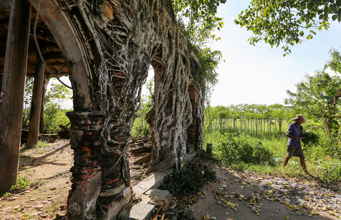 The ancient communal house inside Bodhi trees in Tien Giang, travel news, Vietnam guide, Vietnam airlines, Vietnam tour, tour Vietnam, Hanoi, ho chi minh city, Saigon, travelling to Vietnam, Vietnam travelling, Vietnam travel, vn news