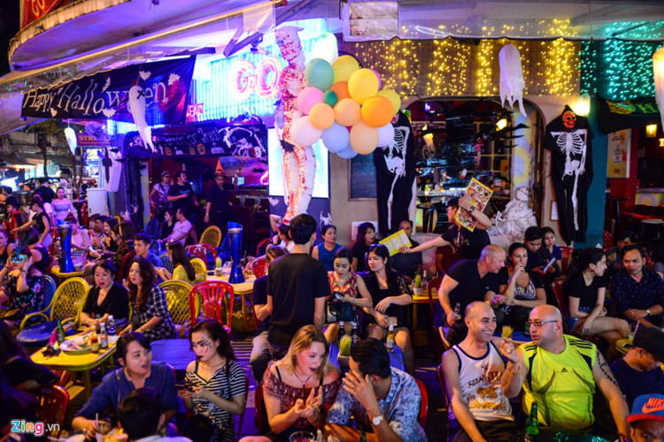 Youths celebrate Halloween in HCM City, social news, vietnamnet bridge, english news, Vietnam news, news Vietnam, vietnamnet news, Vietnam net news, Vietnam latest news, vn news, Vietnam breaking news