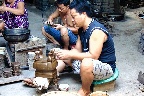 The last bronze incense burner craft village in Saigon, travel news, Vietnam guide, Vietnam airlines, Vietnam tour, tour Vietnam, Hanoi, ho chi minh city, Saigon, travelling to Vietnam, Vietnam travelling, Vietnam travel, vn news