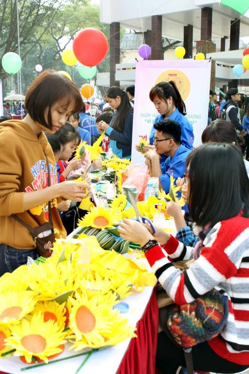 Vietnamese expatriates raise funds to support typhoon victims, Vietnamese wastewater workers complete German training programme, Illegal sand exploitation increasingly complicated in HCMC