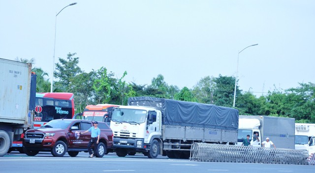 Tien Giang toll station suspended for second time following drivers' protest, social news, vietnamnet bridge, english news, Vietnam news, news Vietnam, vietnamnet news, Vietnam net news, Vietnam latest news, vn news, Vietnam breaking news