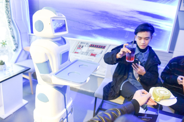 Made-in-Vietnam robot used in Hanoi coffee shop, entertainment events, entertainment news, entertainment activities, what’s on, Vietnam culture, Vietnam tradition, vn news, Vietnam beauty, news Vietnam, Vietnam news, Vietnam net news, vietnamnet news, vie