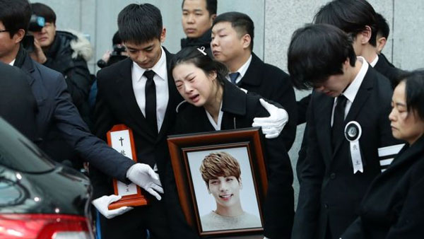 K-pop's biggest stars, funeral of singer Jonghyun