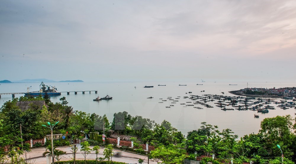 Nghi Son island commune at the sunset, thanh hoa travel, travel news, Vietnam guide, Vietnam airlines, Vietnam tour, tour Vietnam, Hanoi, ho chi minh city, Saigon, travelling to Vietnam, Vietnam travelling, Vietnam travel, vn news