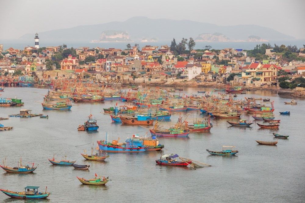 Nghi Son island commune at the sunset, thanh hoa travel, travel news, Vietnam guide, Vietnam airlines, Vietnam tour, tour Vietnam, Hanoi, ho chi minh city, Saigon, travelling to Vietnam, Vietnam travelling, Vietnam travel, vn news