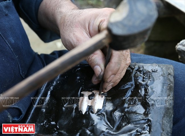 The last silver engraver on Po Ly Ngai mountain, entertainment events, entertainment news, entertainment activities, what’s on, Vietnam culture, Vietnam tradition, vn news, Vietnam beauty, news Vietnam, Vietnam news, Vietnam net news, vietnamnet news