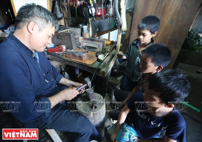 The last silver engraver on Po Ly Ngai mountain, entertainment events, entertainment news, entertainment activities, what’s on, Vietnam culture, Vietnam tradition, vn news, Vietnam beauty, news Vietnam, Vietnam news, Vietnam net news, vietnamnet news