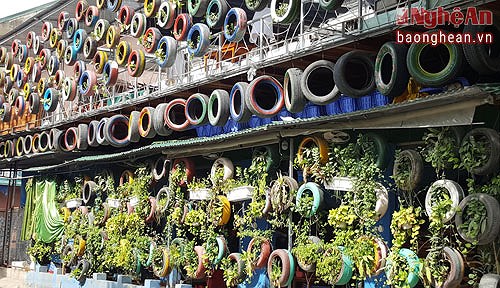 Nghe An man's tyre-made garden, social news, vietnamnet bridge, english news, Vietnam news, news Vietnam, vietnamnet news, Vietnam net news, Vietnam latest news, vn news, Vietnam breaking news