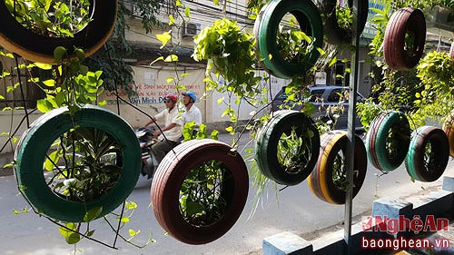 Nghe An man's tyre-made garden, social news, vietnamnet bridge, english news, Vietnam news, news Vietnam, vietnamnet news, Vietnam net news, Vietnam latest news, vn news, Vietnam breaking news