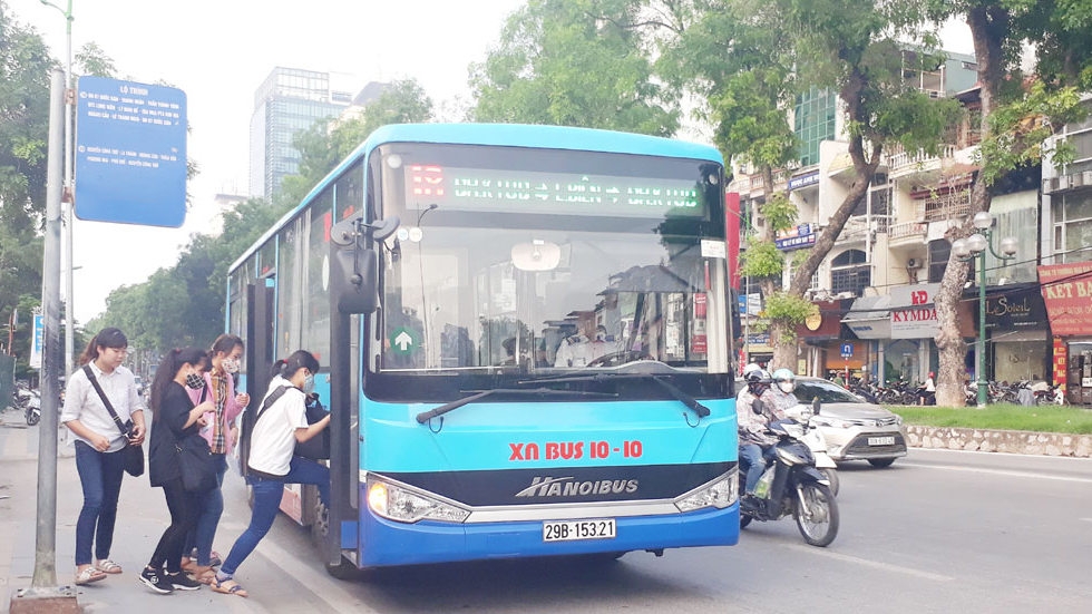 Hanoi bus ridership recovers following service improvements, Denmark-backed dual vocational training proves effective in Vietnam, Police seize 84 kg of firecrackers being smuggled from Laos to Vietnam