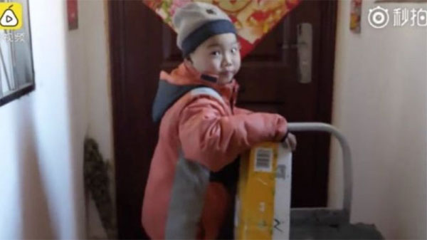 China, seven-year-old delivery boy