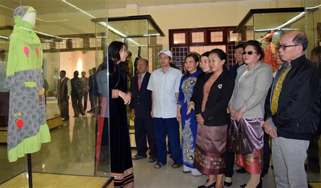 Adulterated petrol incident at Quang Tri filling station, Exhibition on cultural heritage of ASEAN Community opens in Kon Tum, Old book fair to open in Hanoi, Tour Guide Association, Hanoi branch launched to promote tourism