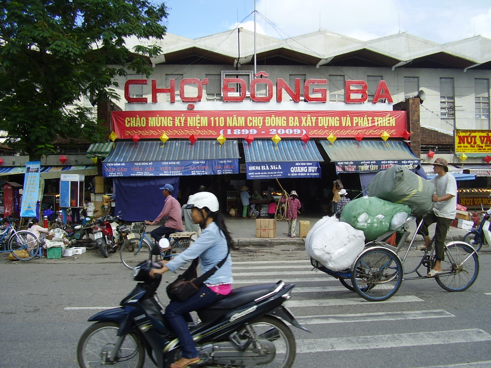 A visit to Dong Ba Market in Hue, travel news, Vietnam guide, Vietnam airlines, Vietnam tour, tour Vietnam, Hanoi, ho chi minh city, Saigon, travelling to Vietnam, Vietnam travelling, Vietnam travel, vn news