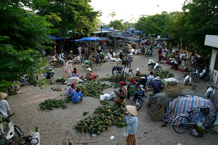 A visit to Dong Ba Market in Hue, travel news, Vietnam guide, Vietnam airlines, Vietnam tour, tour Vietnam, Hanoi, ho chi minh city, Saigon, travelling to Vietnam, Vietnam travelling, Vietnam travel, vn news