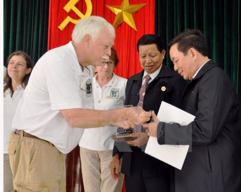 Vietnam Veterans of America members honoured, Cambodia hopes to send more students to Thai Nguyen, National fund gets 4.2 million USD to support poor children, Viet Nam, Singapore launch haemodialysis care project